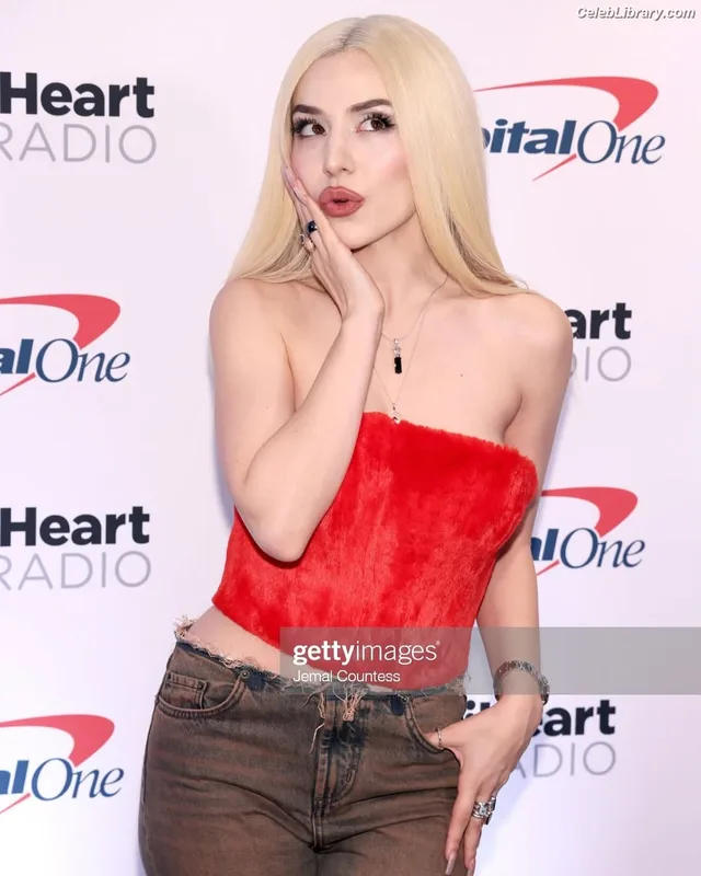 Ava Max photo 17 of 2136
