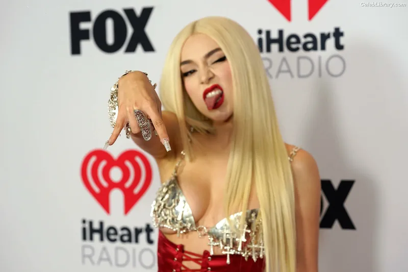 Ava Max photo 23 of 2136