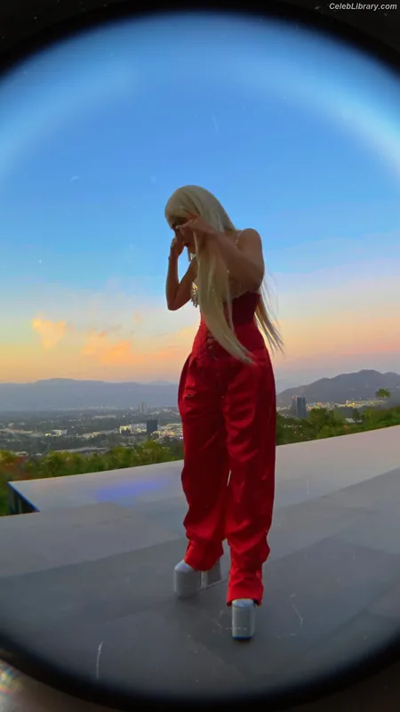 Ava Max photo 5 of 2136
