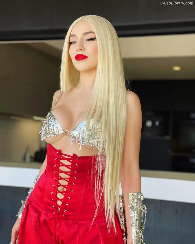 Ava Max photo 8 of 2136