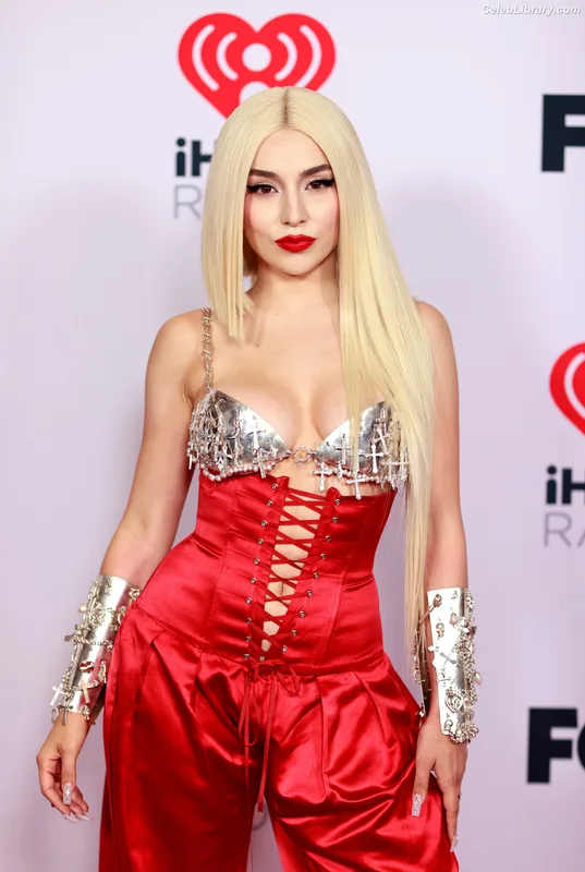 Ava Max photo 10 of 2136