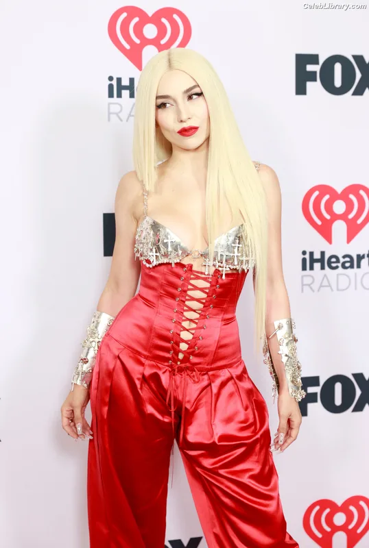 Ava Max photo 11 of 2136
