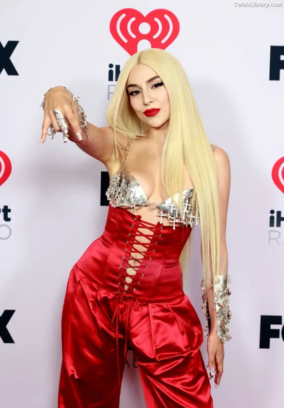 Ava Max photo 14 of 2136