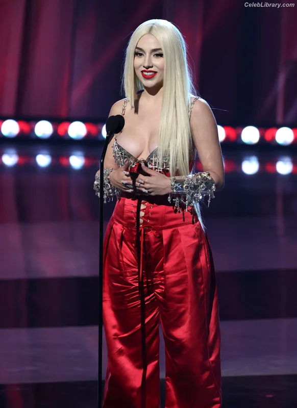 Ava Max photo 17 of 2136