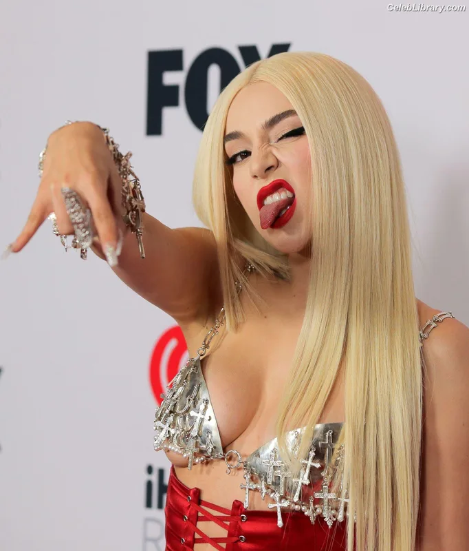 Ava Max photo 23 of 2136