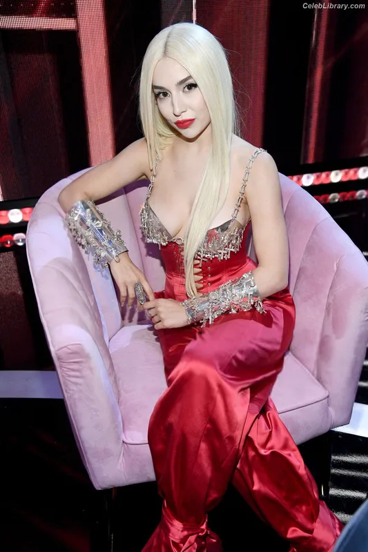 Ava Max photo 24 of 2136