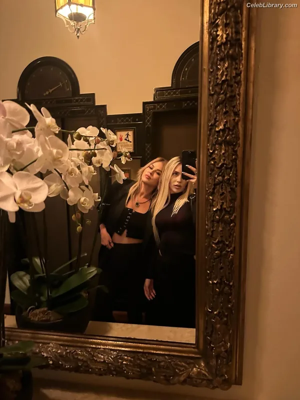 Ava Max photo 1 of 2136