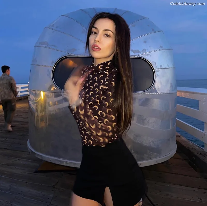 Ava Max photo 3 of 2136