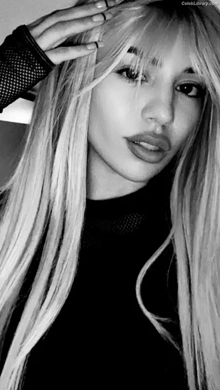 Ava Max photo 11 of 2136