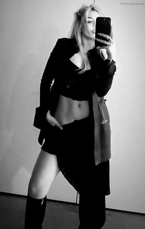 Ava Max photo 12 of 2136