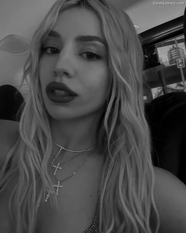 Ava Max photo 20 of 2136