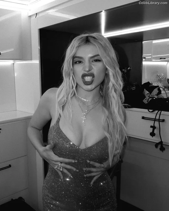 Ava Max photo 23 of 2136