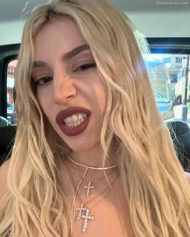 Ava Max photo 1 of 2136