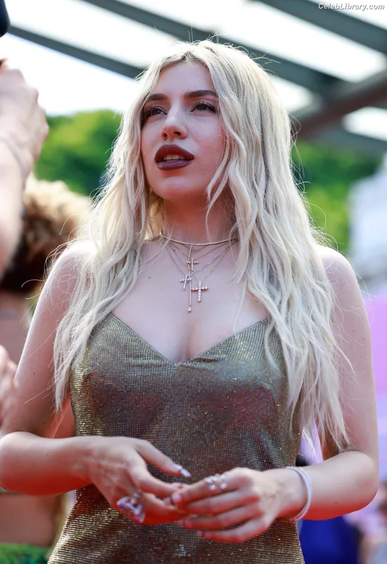 Ava Max photo 2 of 2136