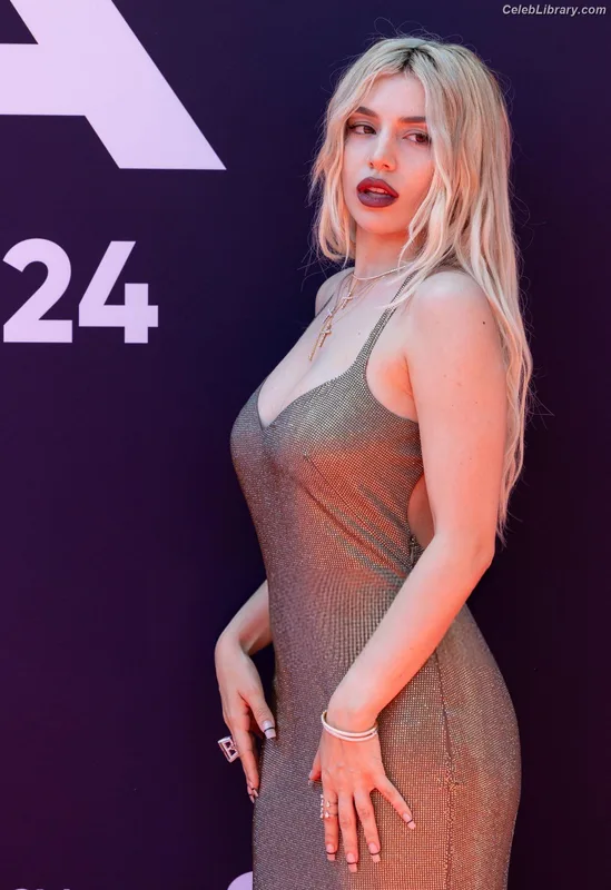 Ava Max photo 5 of 2136