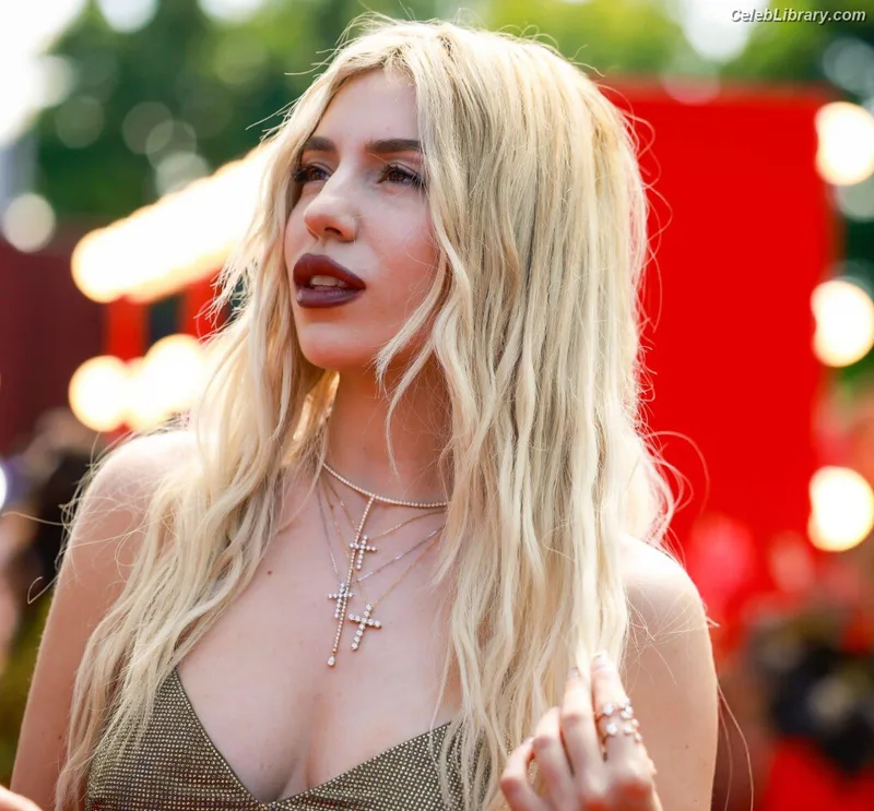 Ava Max photo 9 of 2136