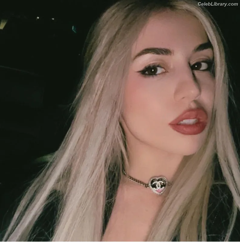 Ava Max photo 7 of 2136