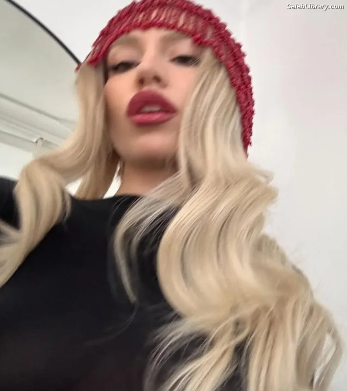 Ava Max photo 11 of 2136