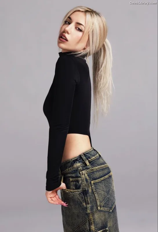 Ava Max photo 3 of 2136