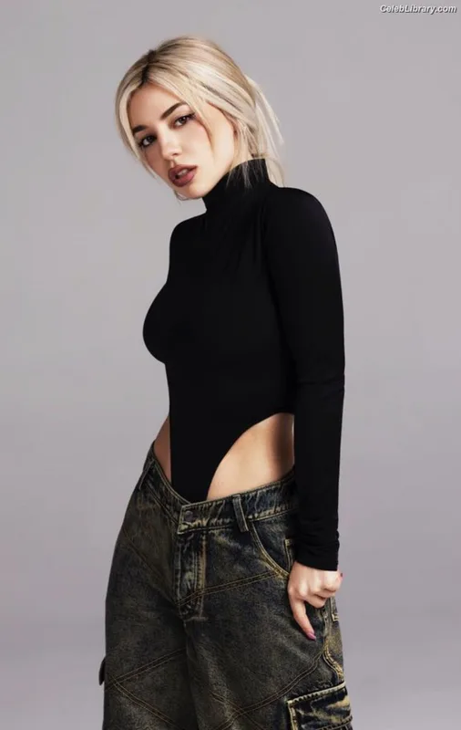 Ava Max photo 4 of 2136