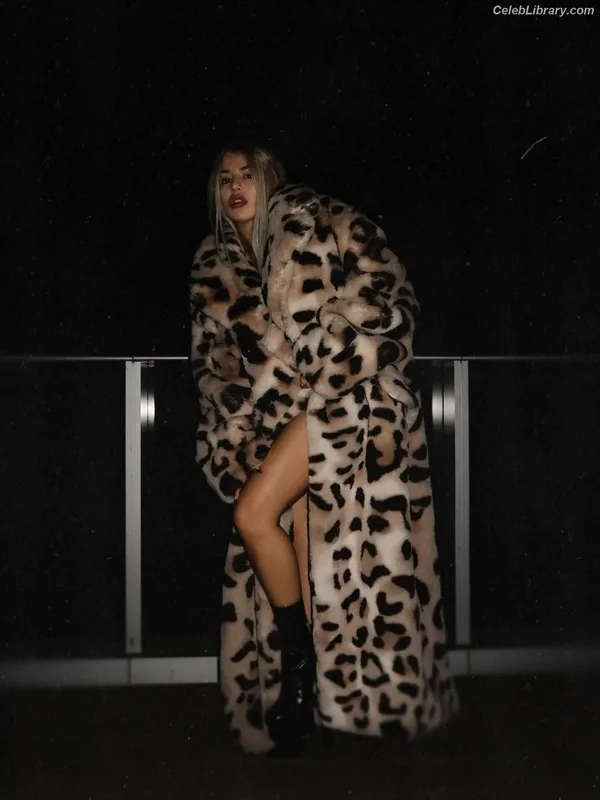 Ava Max photo 10 of 2136