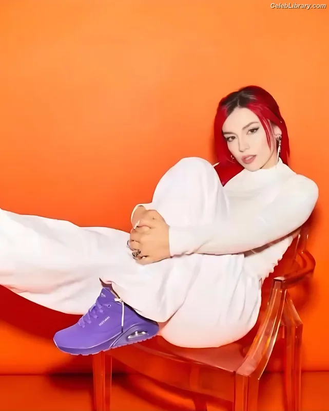 Ava Max photo 1 of 2136
