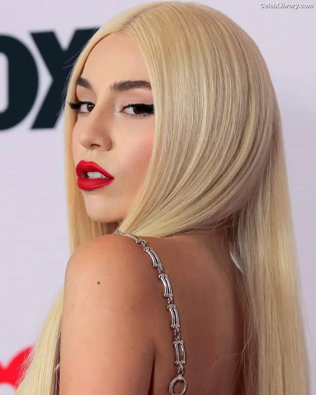 Ava Max photo 16 of 2136