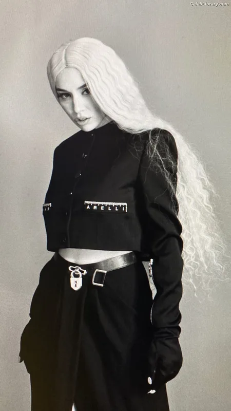 Ava Max photo 23 of 2136