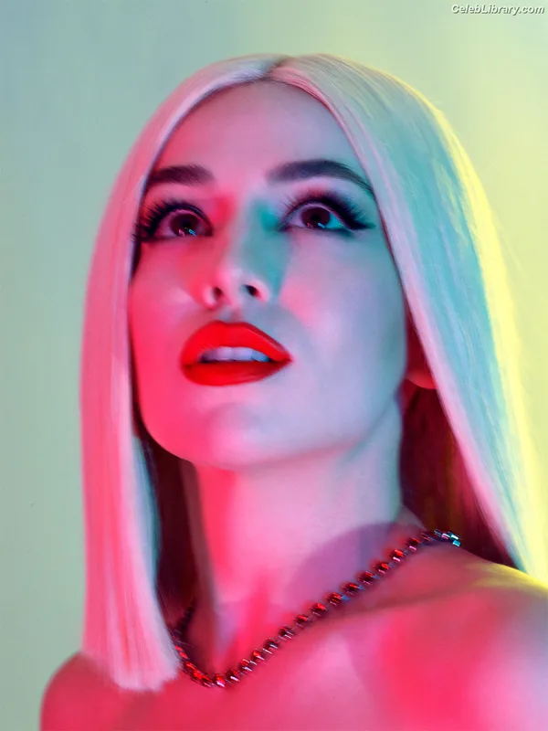 Ava Max photo 24 of 2136