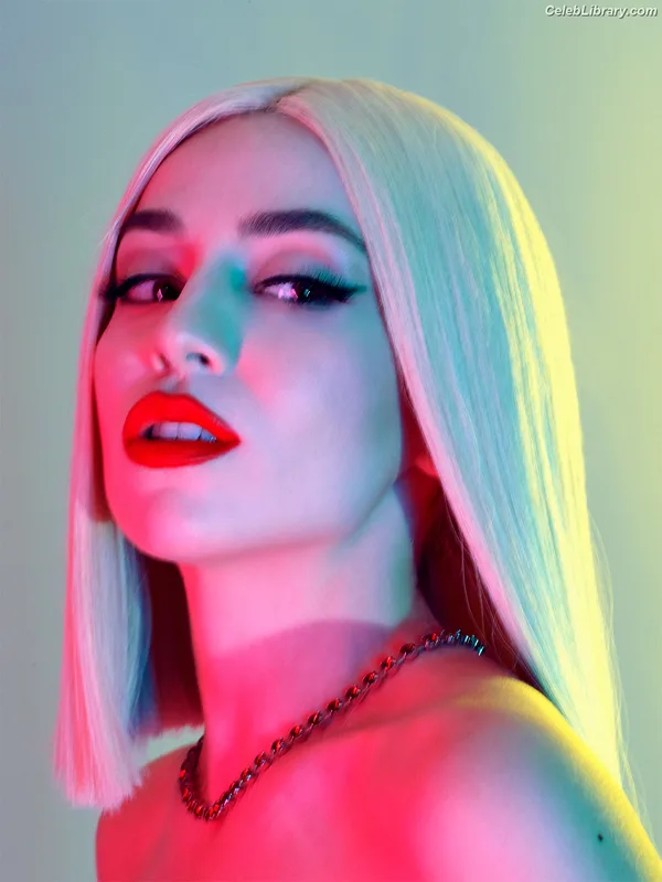 Ava Max photo 1 of 2136