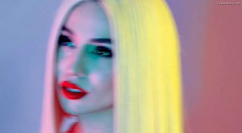 Ava Max photo 3 of 2136