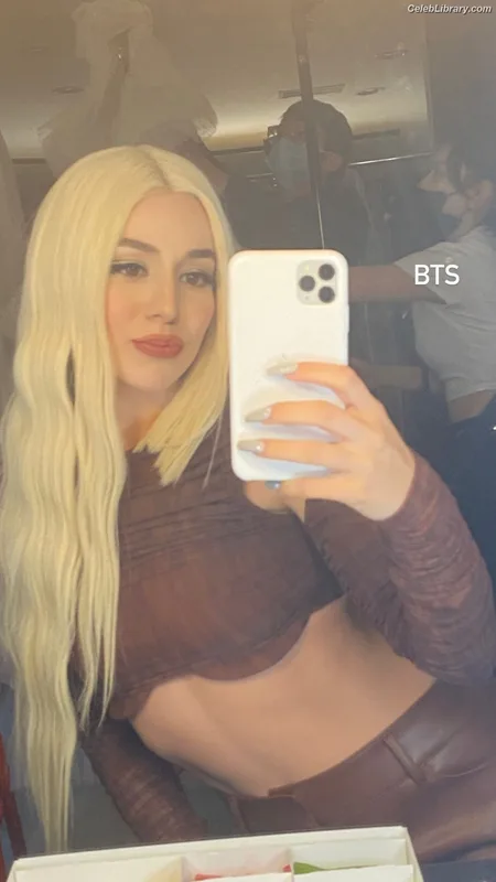Ava Max photo 8 of 2136