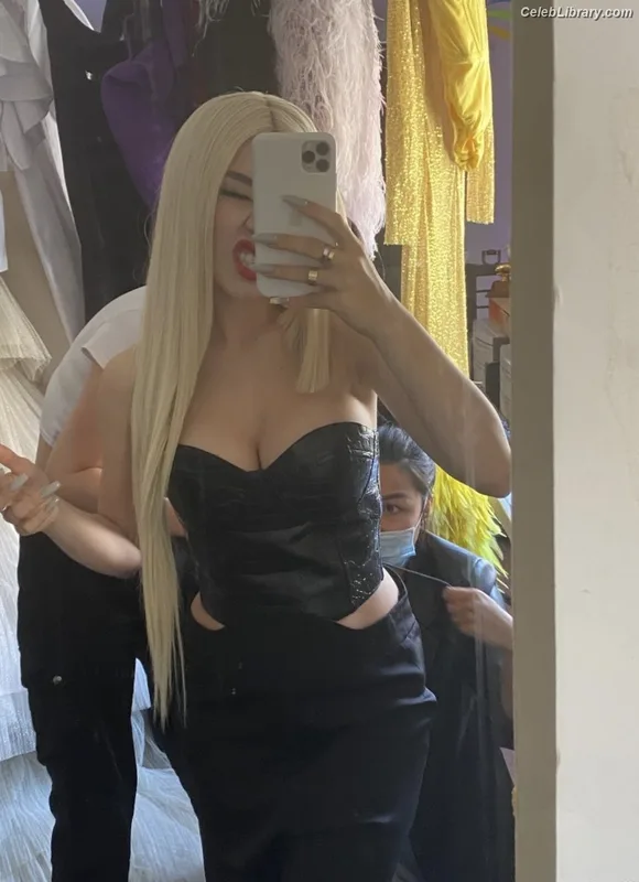 Ava Max photo 9 of 2136