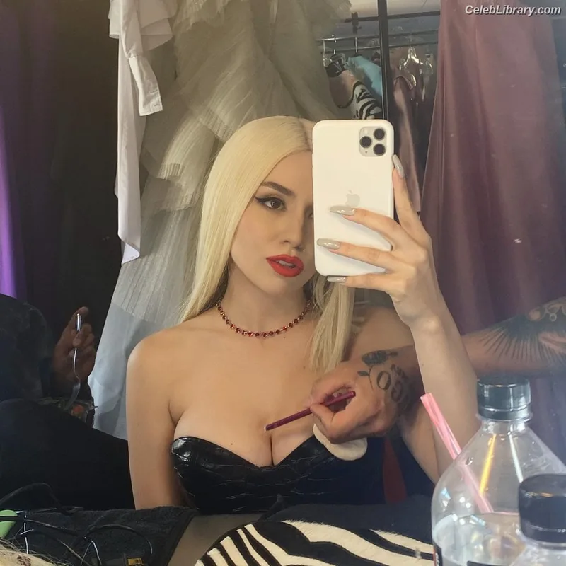 Ava Max photo 11 of 2136
