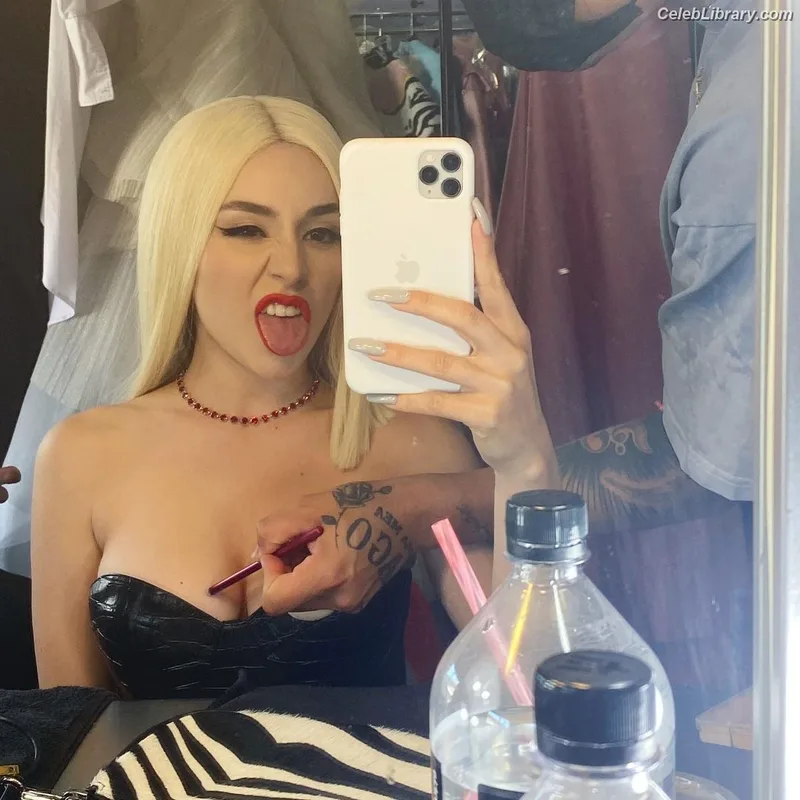 Ava Max photo 12 of 2136