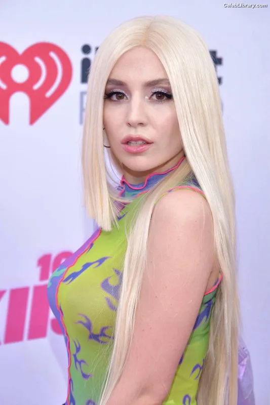 Ava Max photo 13 of 2136