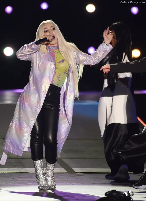 Ava Max photo 1 of 2136