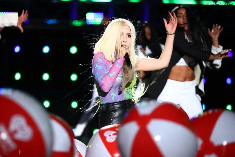 Ava Max photo 2 of 2136
