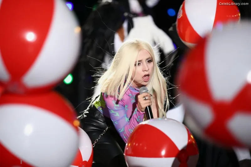 Ava Max photo 3 of 2136