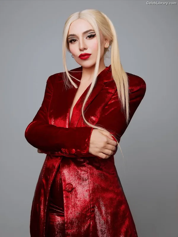 Ava Max photo 13 of 2136