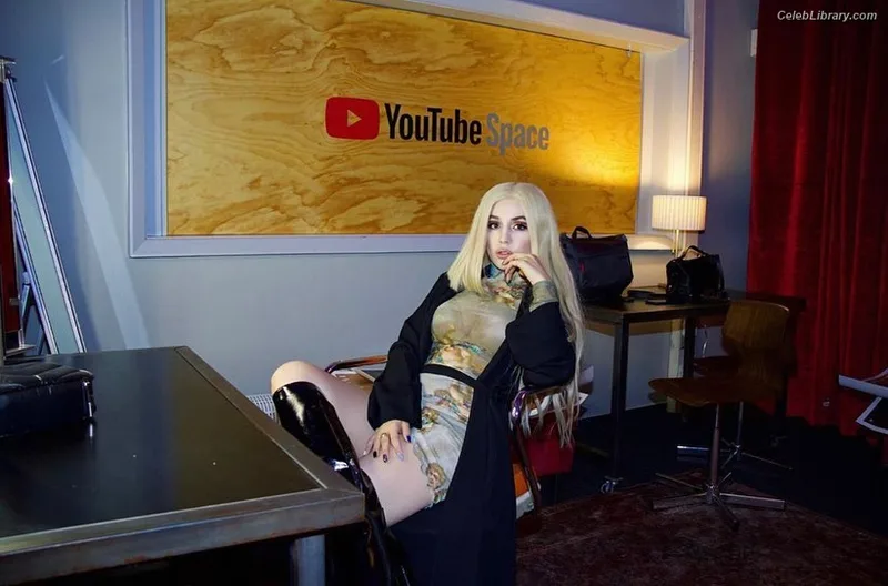 Ava Max photo 20 of 2136