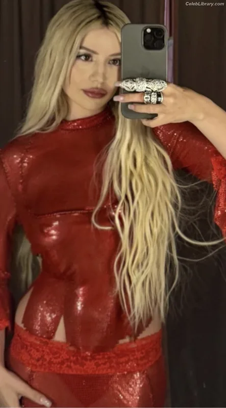 Ava Max photo 23 of 2136
