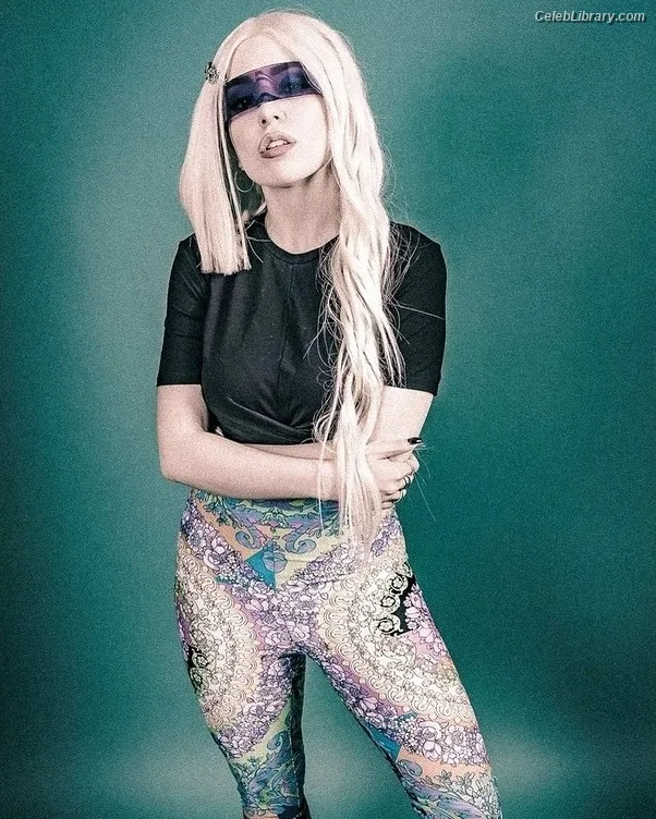 Ava Max photo 3 of 2136