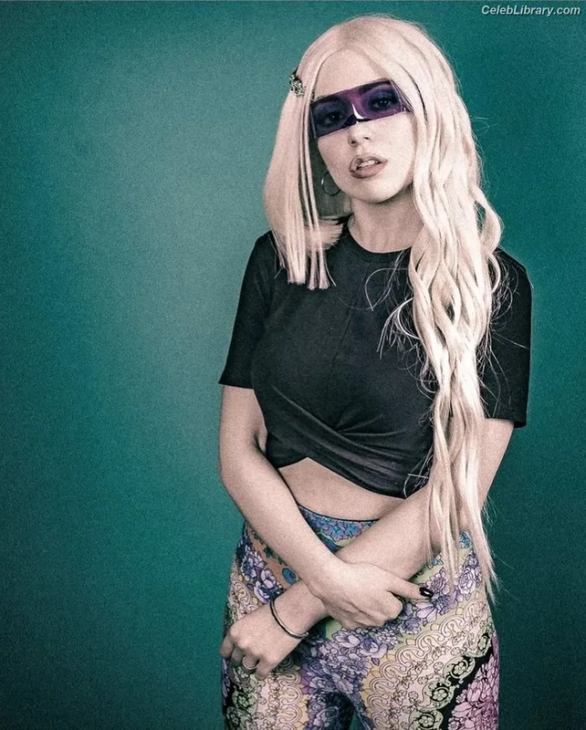 Ava Max photo 4 of 2136