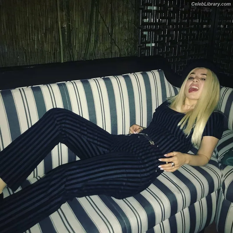 Ava Max photo 10 of 2136