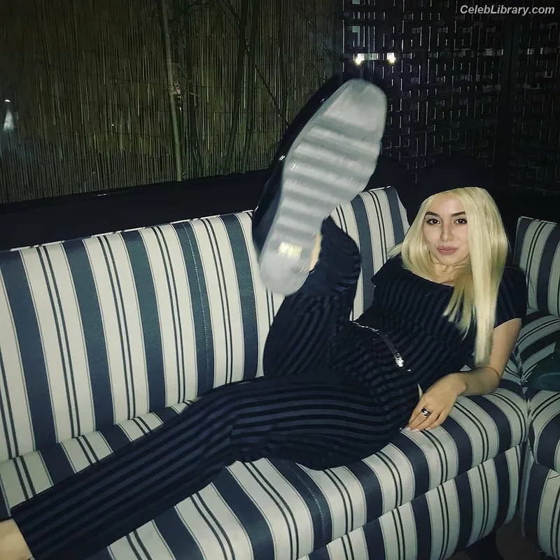Ava Max photo 12 of 2136