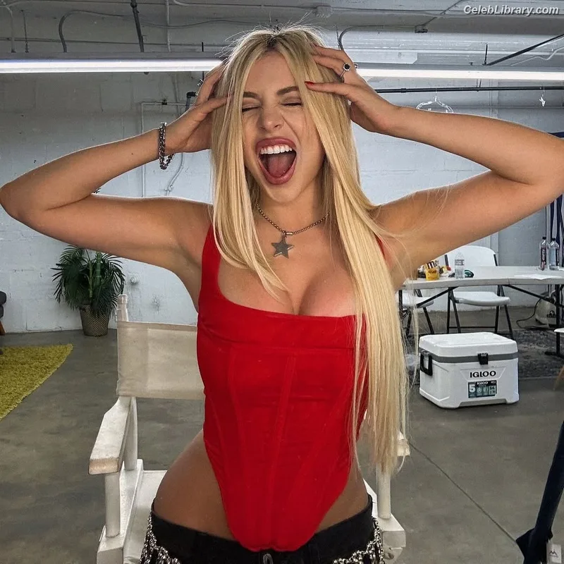 Ava Max photo 16 of 2136