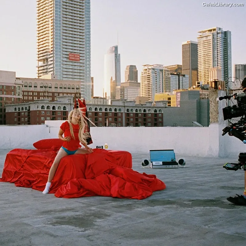 Ava Max photo 17 of 2136