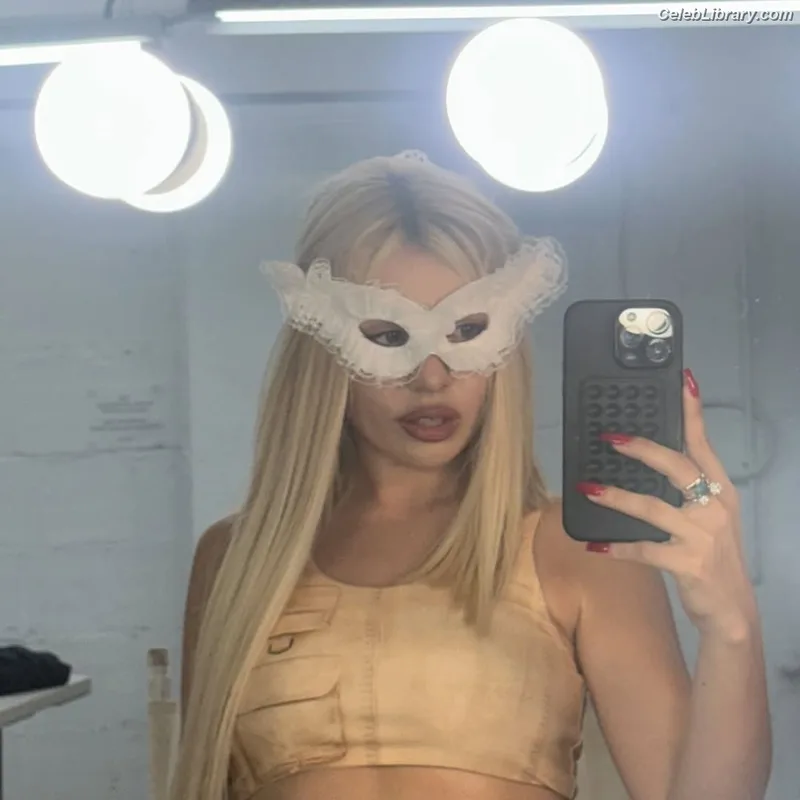 Ava Max photo 22 of 2136