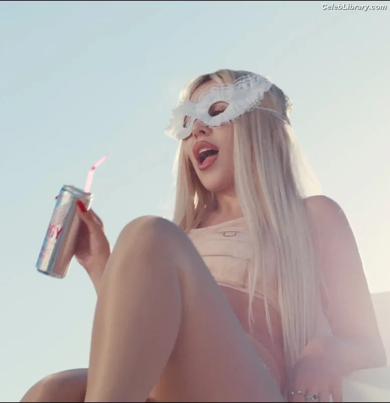 Ava Max photo 4 of 2136